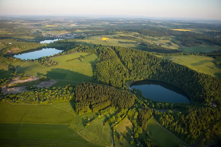 Famous_view_above_Dauner_Maare © Natur- und Geopark Vulkaneifel 2013